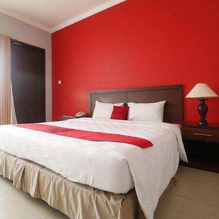 Отель Reddoorz Premium @ Bukit Damai Indah Баликпапан Экстерьер фото