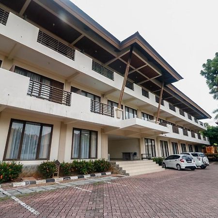 Отель Reddoorz Premium @ Bukit Damai Indah Баликпапан Экстерьер фото
