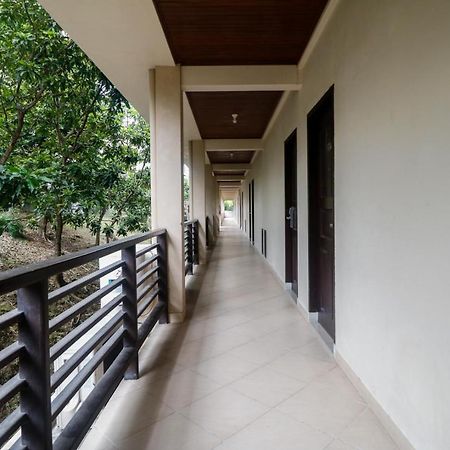 Отель Reddoorz Premium @ Bukit Damai Indah Баликпапан Экстерьер фото