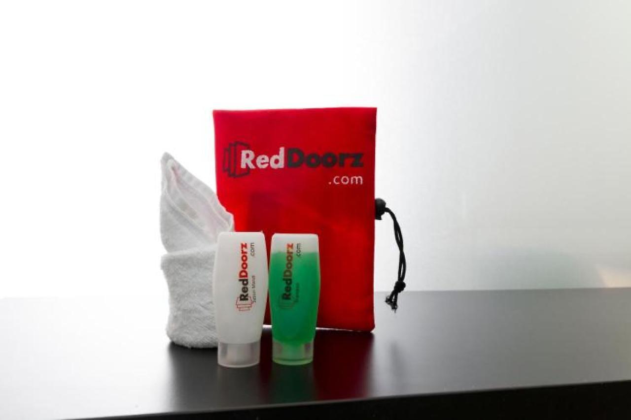 Отель Reddoorz Premium @ Bukit Damai Indah Баликпапан Экстерьер фото