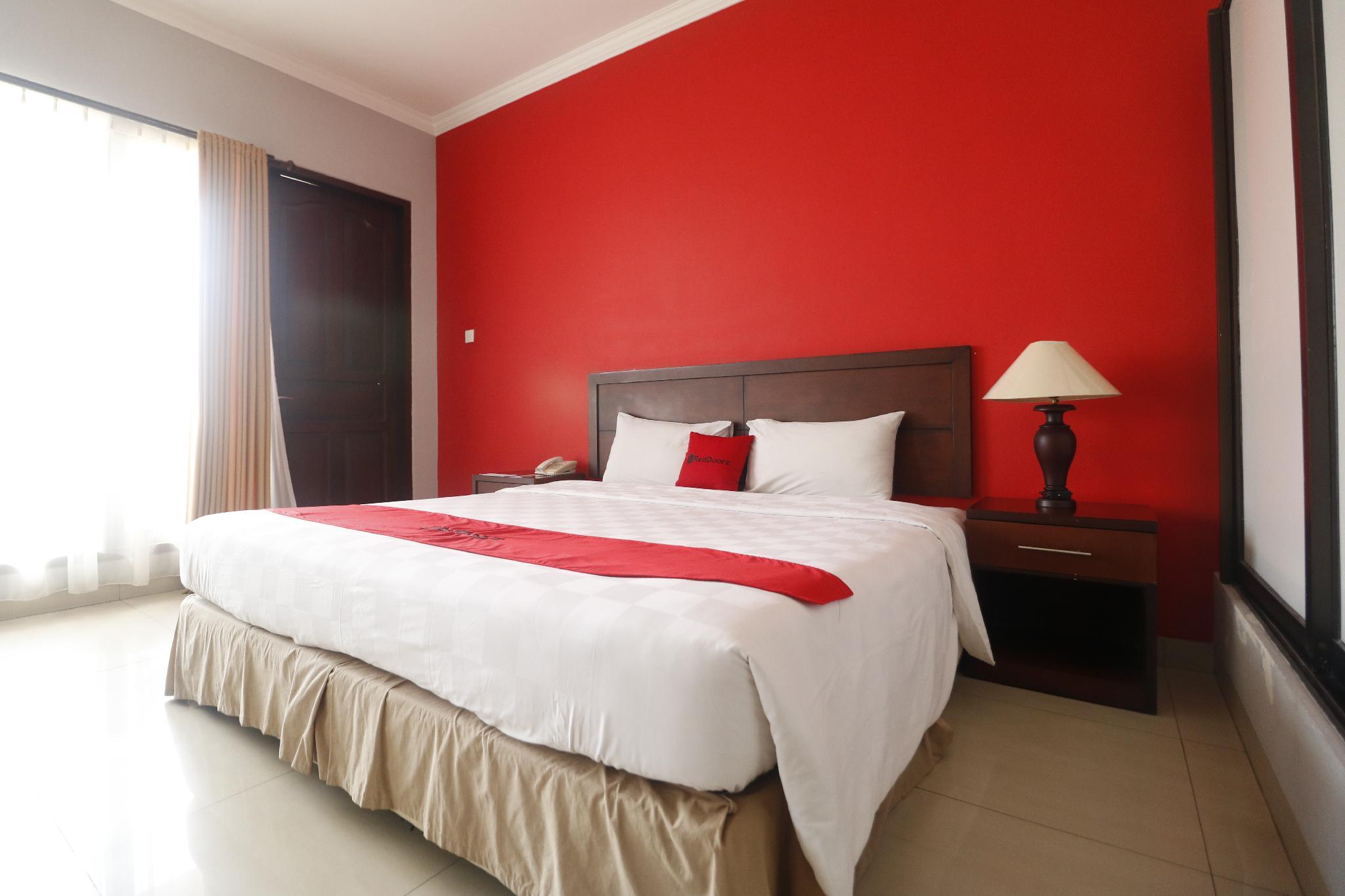 Отель Reddoorz Premium @ Bukit Damai Indah Баликпапан Экстерьер фото