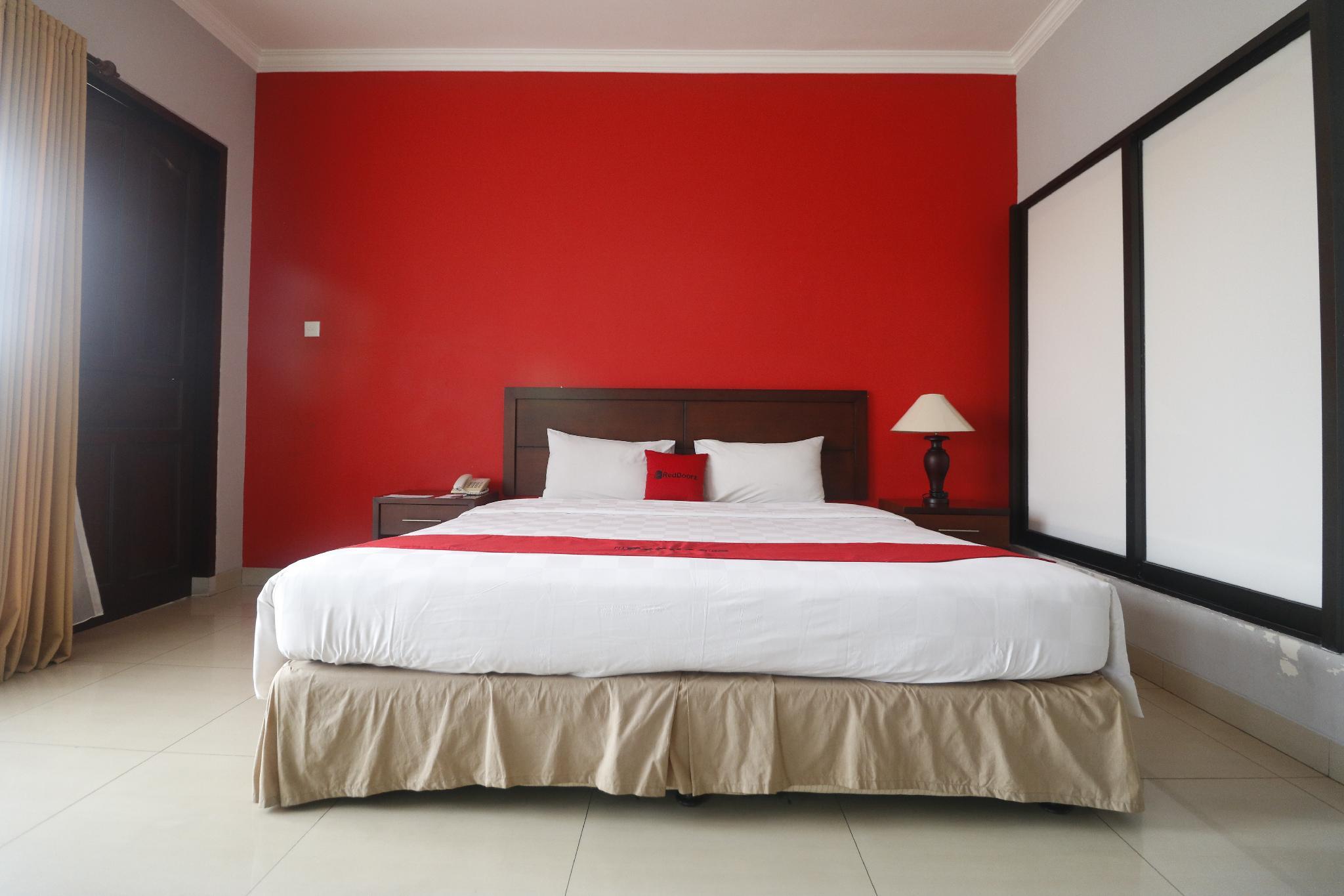 Отель Reddoorz Premium @ Bukit Damai Indah Баликпапан Экстерьер фото
