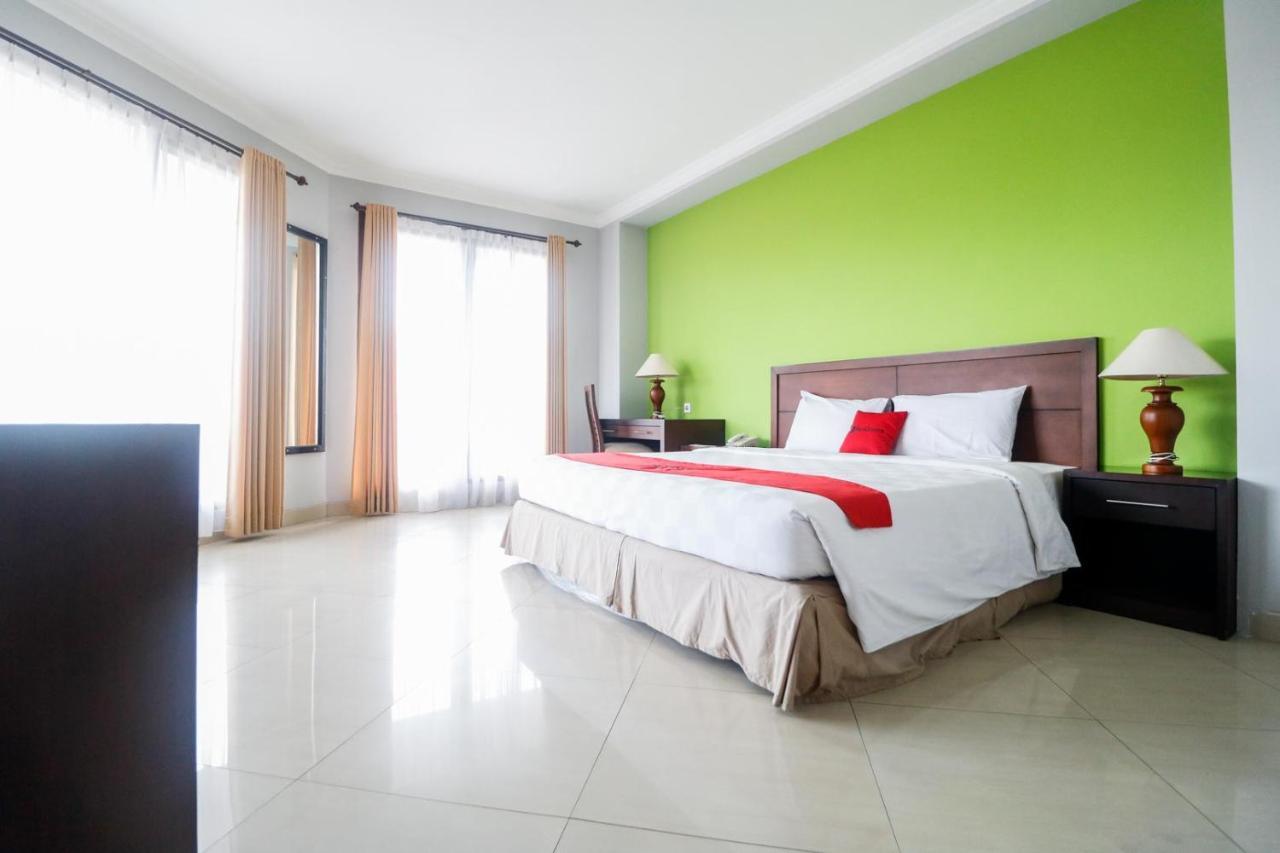 Отель Reddoorz Premium @ Bukit Damai Indah Баликпапан Экстерьер фото