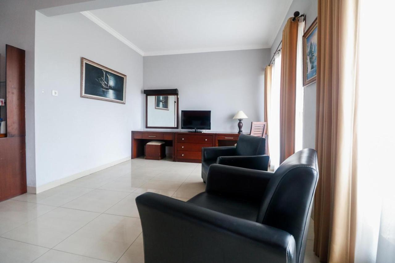 Отель Reddoorz Premium @ Bukit Damai Indah Баликпапан Экстерьер фото